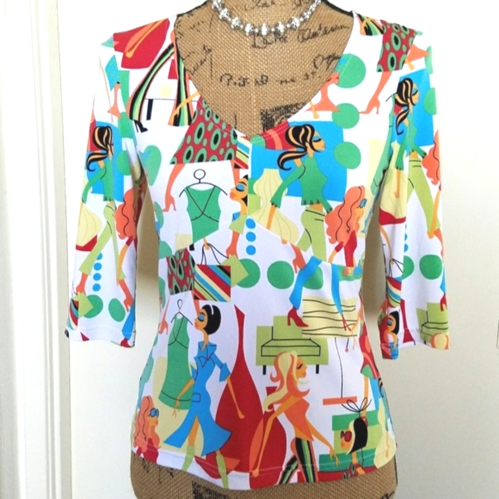 Chic women shopping graphic print top mid length sleeves Small EUC